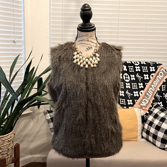 Glamsia Jackets & Blazers - GLAMSIA Brown Faux Fur Vest Size L